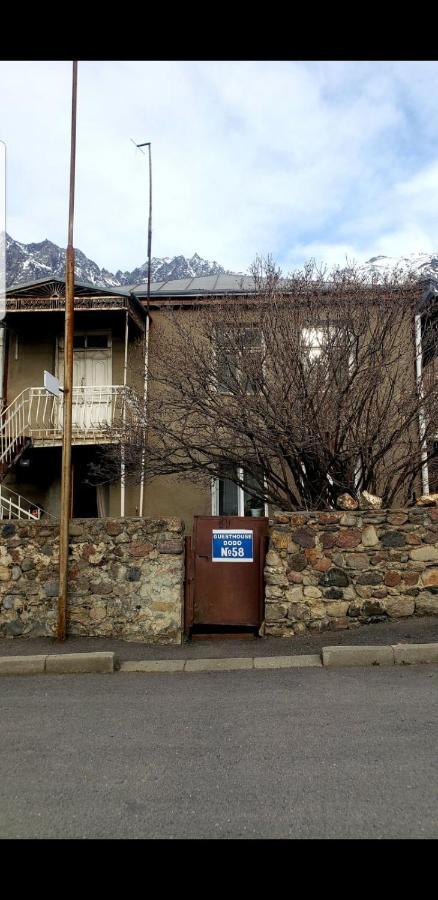 Guest House Dodo Kazbegi Bagian luar foto